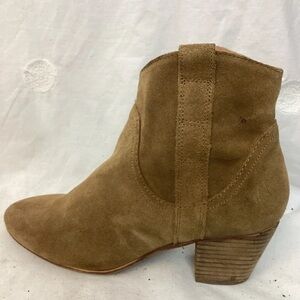 Chic Tan Suede Heeled Boots